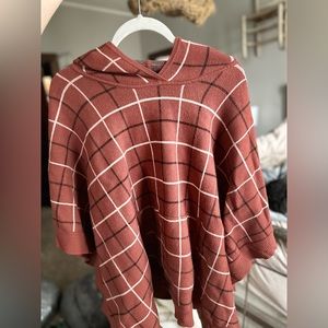 TAHARI- Poncho sweater